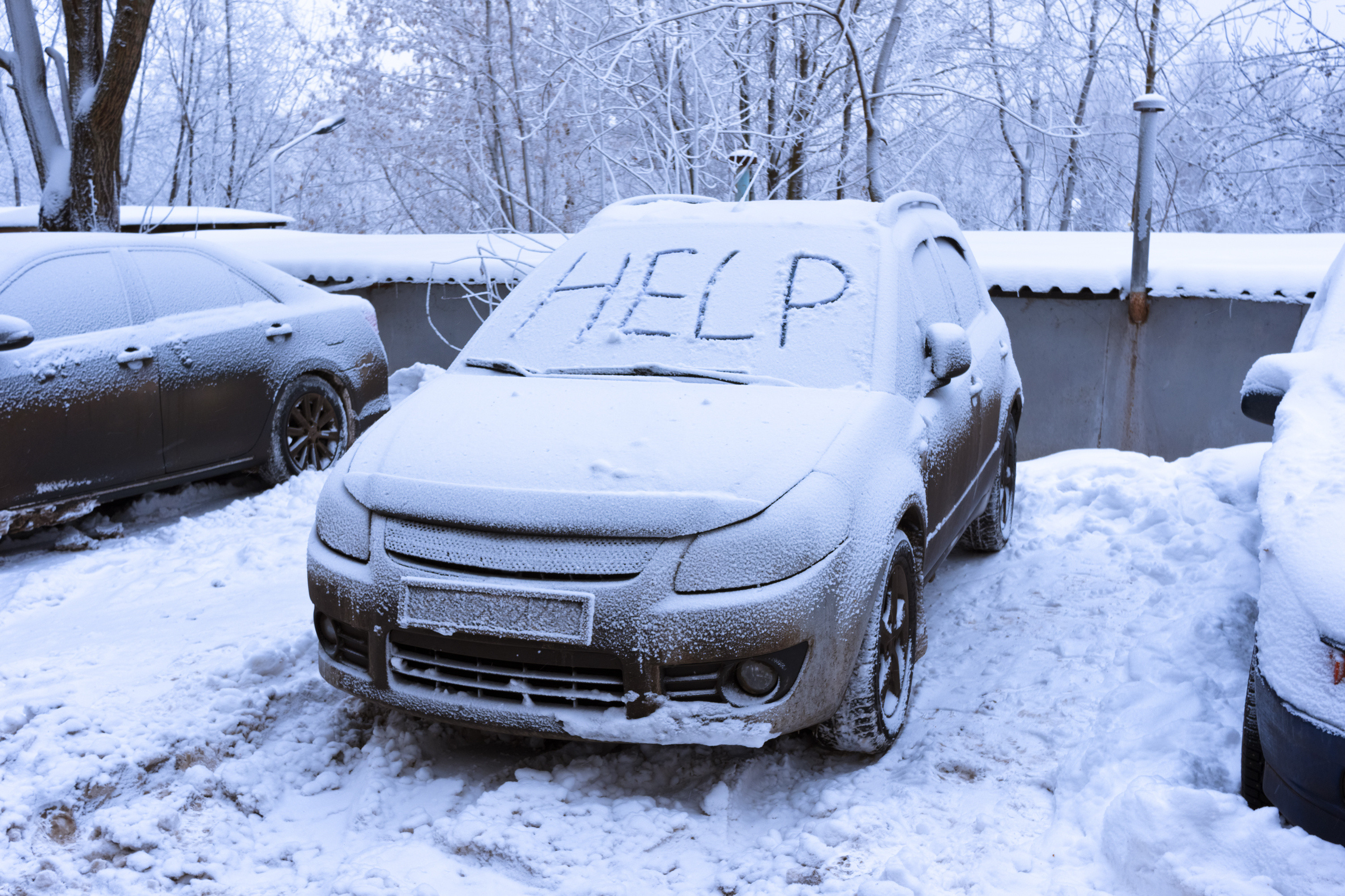 Przygotowanie samochodu do zimy - zaśneiżone auto3